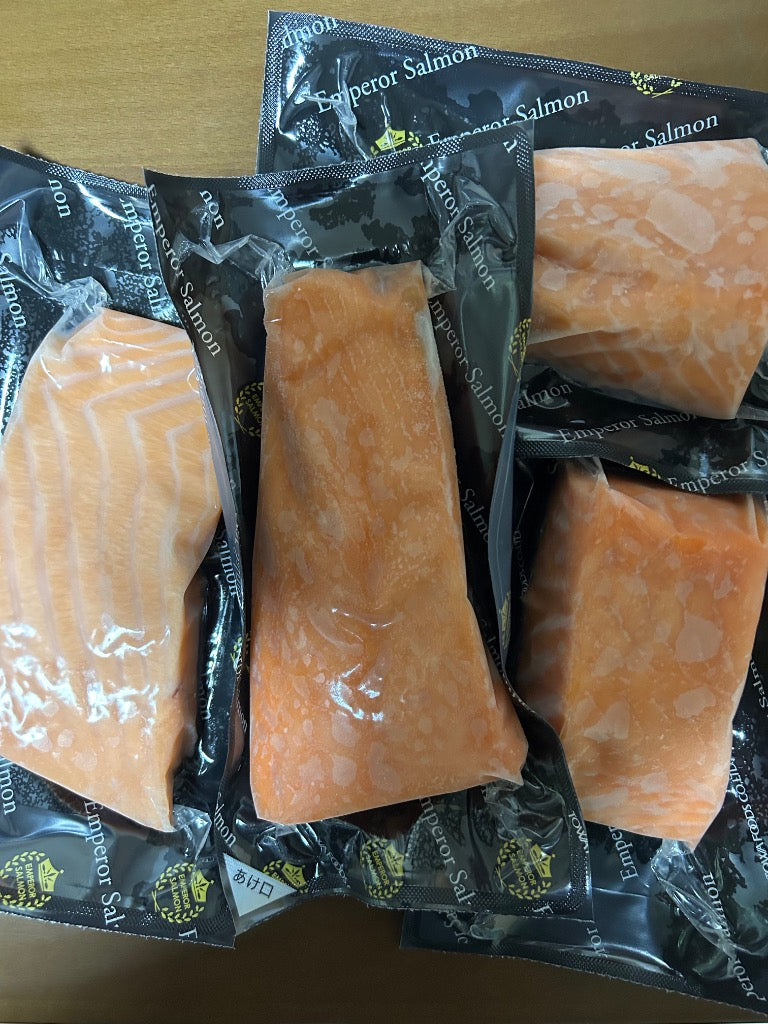白糠町 エンペラーサーモン 900g アトランティックサーモン刺身用 キングサーモン を超えた 小分けパック
