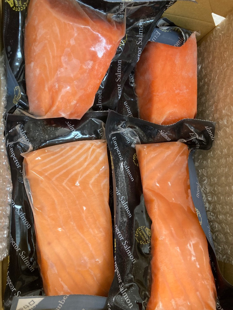 白糠町 エンペラーサーモン 900g アトランティックサーモン刺身用 キングサーモン を超えた 小分けパック