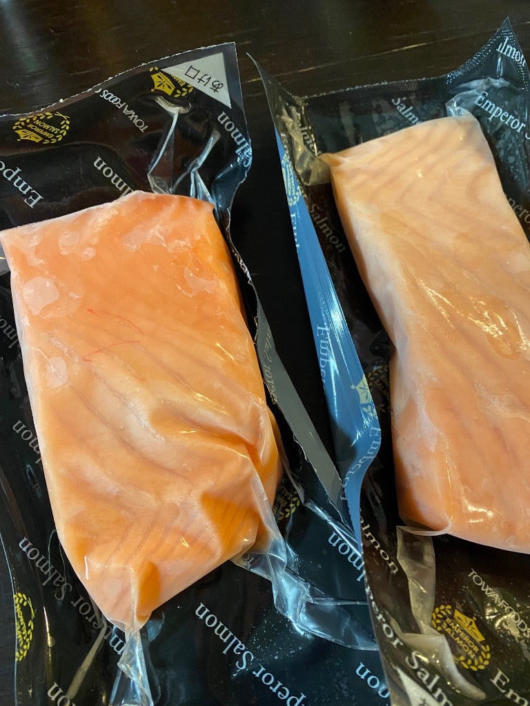 白糠町 エンペラーサーモン 900g アトランティックサーモン刺身用 キングサーモン を超えた 小分けパック