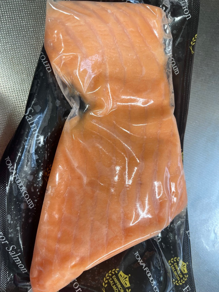 白糠町 エンペラーサーモン 900g アトランティックサーモン刺身用 キングサーモン を超えた 小分けパック
